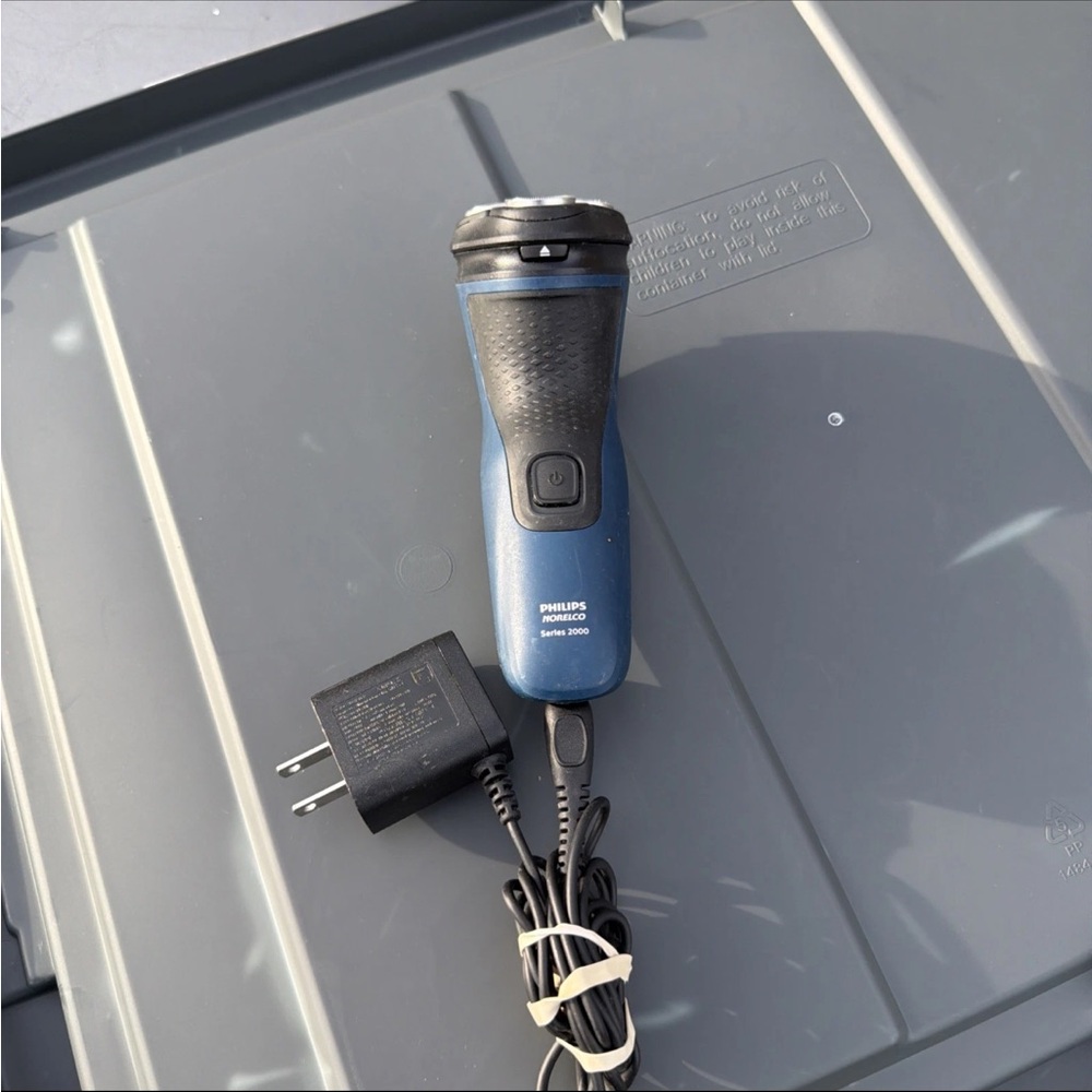 Philips Norelco Series 2000 Cordless Electric Mens Shaver EUC! S1211 w/ Charger!